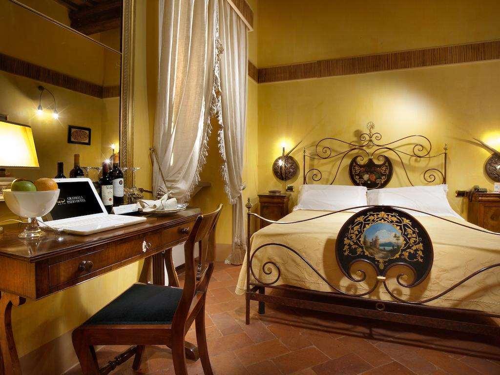 Graziella Patio Hotel Arezzo Room photo