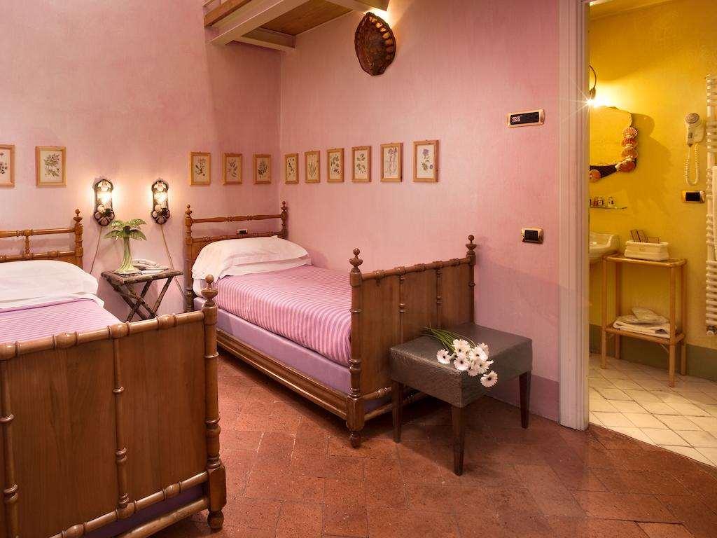 Graziella Patio Hotel Arezzo Room photo